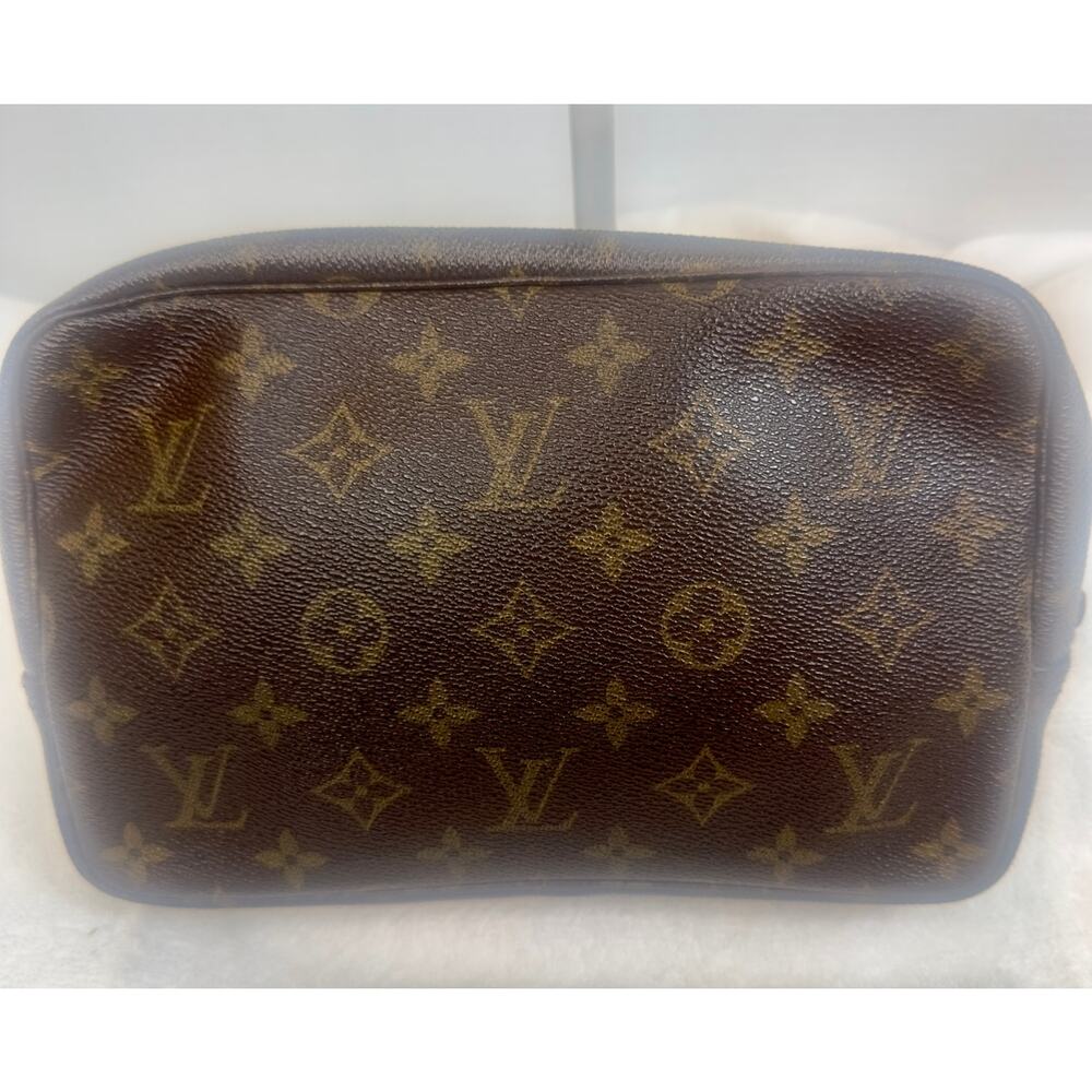 Louis Vuitton Monogram Toiletry Pouch 19 Cosmetic Bag w/ Box - Picture 2 of 16